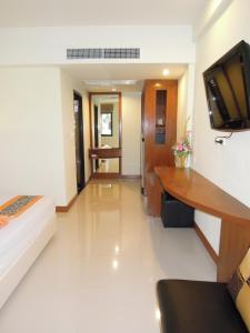 TV a/nebo společenská místnost v ubytování PS 2 Resort Phuket Patong - SHA Plus