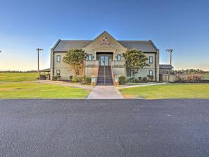 マートルビーチにあるTwo-Bedroom Vacation Condoの大家