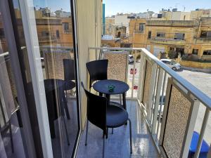 Svalir eða verönd á Village Corner 3 bedroom apartment with Garage