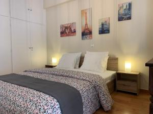 Posteľ alebo postele v izbe v ubytovaní Thiseio Big Apartment