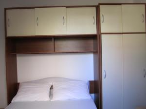 Postel nebo postele na pokoji v ubytování Apartments Nives + 37 fotografií