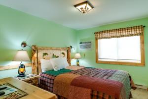 a bedroom with a bed and a window at Cobble Mountain Lodge in Lake Placid