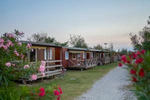 Camping Lido外面的花园
