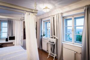 Postel nebo postele na pokoji v ubytování Nebozizek Hotel a Restaurant
