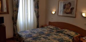 Postel nebo postele na pokoji v ubytování Hotel Tirreno