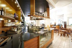 a restaurant with a bar and a dining room at Il Tridente Camping Village in Bibione
