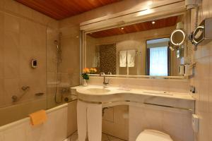 Koupelna v ubytování City Partner Hotel Holländer Hof + 37 fotografií