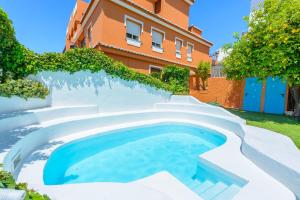 Bazén v ubytování Hotel Rural Sierra Tejeda nebo v jeho okolí