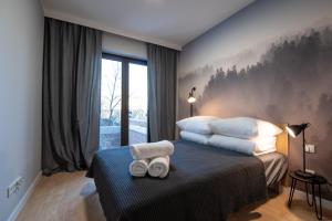 Łóżko lub łóżka w pokoju w obiekcie City Lights Rakowicka 15