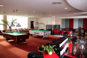 Ein Billardtisch in der Unterkunft VCH Hotel Greifswald