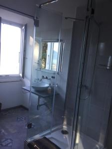 Ein Badezimmer in der Unterkunft Pensione Olanda