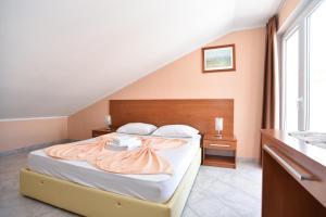 Ένα ή περισσότερα κρεβάτια σε δωμάτιο στο Apartments Mara