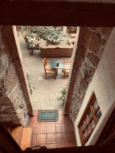 an overhead view of a patio with a table and chairs at Hotel Casa del Anticuario in Morelia