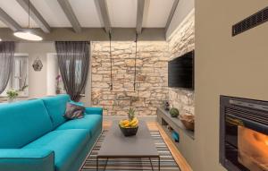 TV a/nebo společenská místnost v ubytování Apartment Romano with Sea View near Poreč