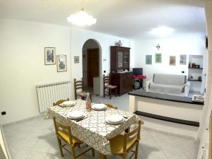 A kitchen or kitchenette at Come a casa