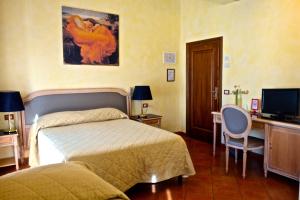 Postel nebo postele na pokoji v ubytování Hotel Bologna