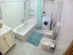 A bathroom at Come a casa