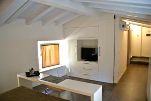 Sjónvarps- og/eða afþreyingartæki á Albergo Diffuso Vulcano Village