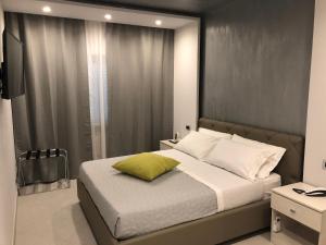 Postel nebo postele na pokoji v ubytování B&B Rossini Luxury