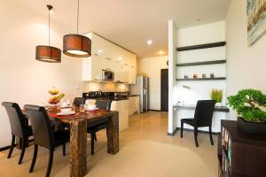 Fotografie z fotogalerie ubytování Comfortable 2br Pool Villa in Center SaiYuan v destinaci Rawai pláž
