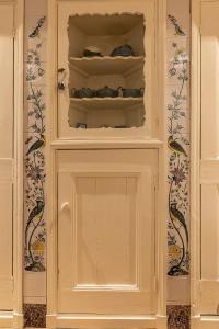a cabinet with a door with shoes in it at B&B "de Kleine Vesting" in Elburg