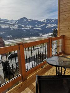 Widok na góry z tego aparthotelu