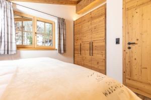 Łóżko lub łóżka w pokoju w obiekcie Chalet Waschkuchl