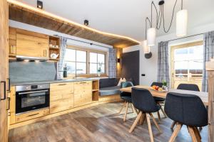 Kuchnia lub aneks kuchenny w obiekcie Chalet Waschkuchl