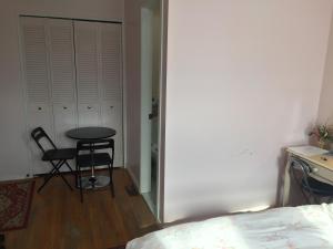 Postel nebo postele na pokoji v ubytování Private Room near Airport