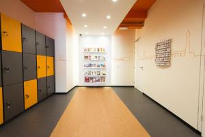 Knihovna v hotelu + 23 fotografií