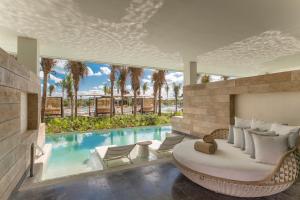 Bazen u objektu Atelier Playa Mujeres- Adults Only - All Inclusive Resort ili u blizini