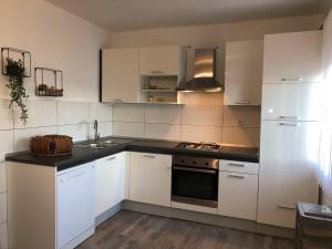 Kuchyňa alebo kuchynka v ubytovaní Apartments Vedran