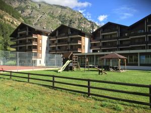 Nespecifikovaný výhled na hory nebo výhled na hory při pohledu z aparthotelu
