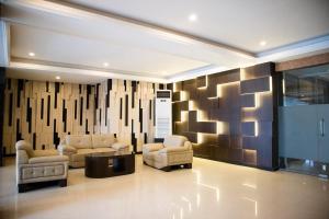 Posezení v ubytování Karlita Hotel Tegal