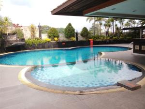 Πισίνα στο ή κοντά στο Spacious Studio Room at Grand Setiabudi Apartment By Travelio