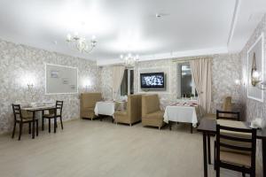 Restoran atau tempat lain untuk makan di 7 Kholmov Hotel