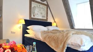 Postel nebo postele na pokoji v ubytování Schlosshotel Betzenstein