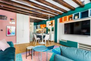 a living room with a couch and a table at CMG Beaubourg/ Rivoli in Paris