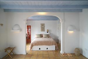 a bedroom with a bed and a blue ceiling at Casa Lisboa, auf der Finca Mimosa in Teguise +30 photos