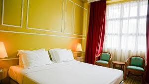 Säng eller sängar i ett rum på Hotel UiTM Shah Alam