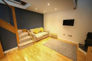 a living room with a couch and a basketball hoop at The Well house in Ilfracombe