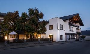 a white house with lights on a street at Hotel-Gasthof Beim Böckhiasl in Neukirchen an der Vöckla