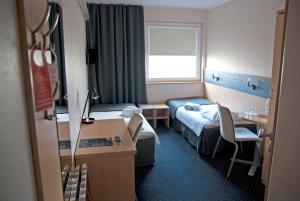 Postel nebo postele na pokoji v ubytování Economy Silesian Hotel