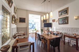 TV a/nebo společenská místnost v ubytování Hotel Faber