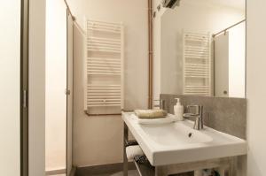 Koupelna v ubytování Gopal-Comfortable Cozy Apartment for Groups in Gracia