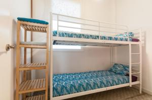 Palanda nebo palandy na pokoji v ubytování Gopal-Comfortable Cozy Apartment for Groups in Gracia