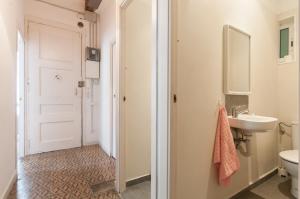 Kúpeľňa v ubytovaní Gopal-Comfortable Cozy Apartment for Groups in Gracia