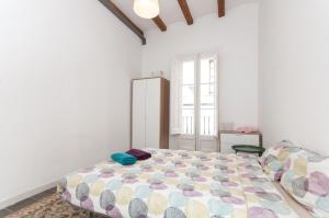 Posteľ alebo postele v izbe v ubytovaní Gopal-Comfortable Cozy Apartment for Groups in Gracia