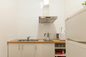 Kuchyň nebo kuchyňský kout v ubytování Gopal-Comfortable Cozy Apartment for Groups in Gracia