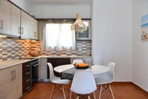 A kitchen or kitchenette at Villa Trifylia